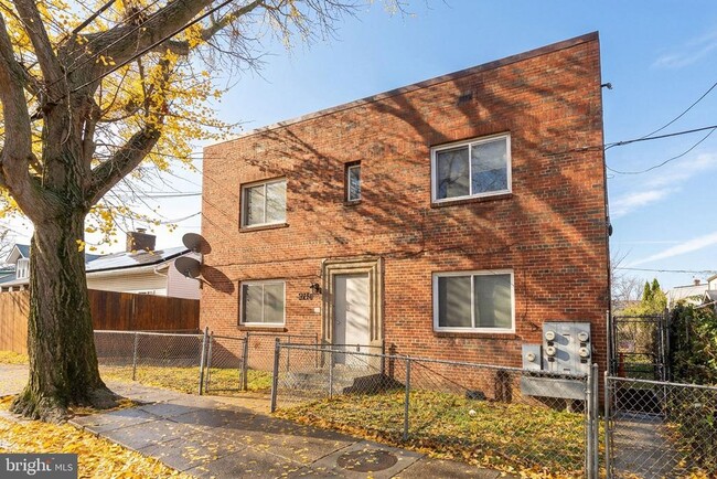 Building Photo - 3207 11th Pl SE