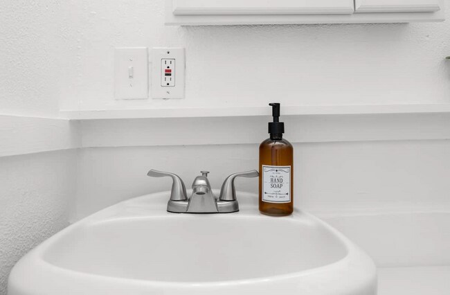 Building Photo - 1905 5th St S