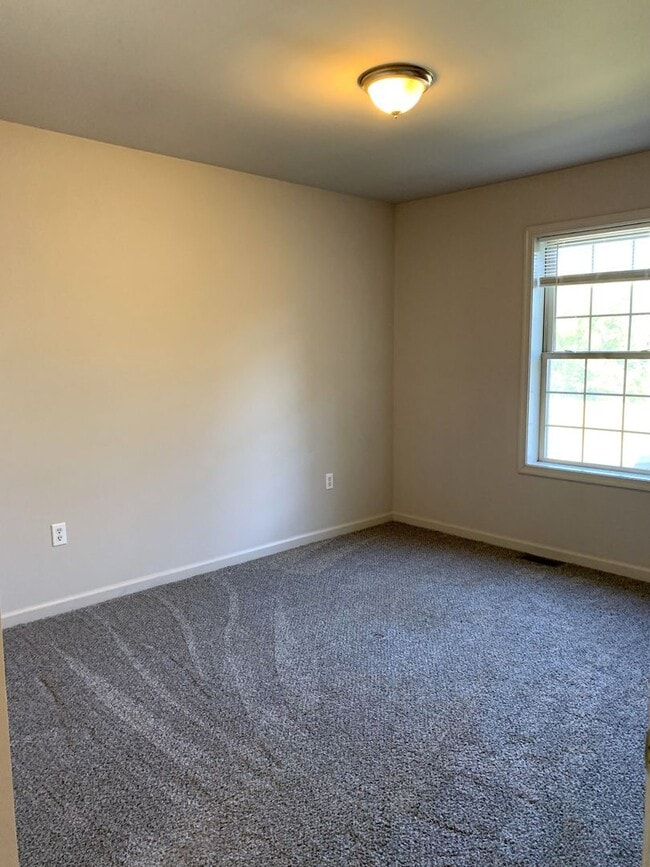 Building Photo - Make This Beautiful 3-Bedroom Townhouse Yo...