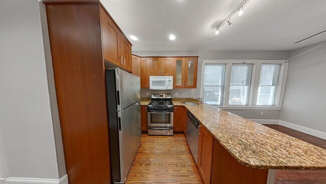 Building Photo - NICE 6 BED IN MISSIN HILL!!!!