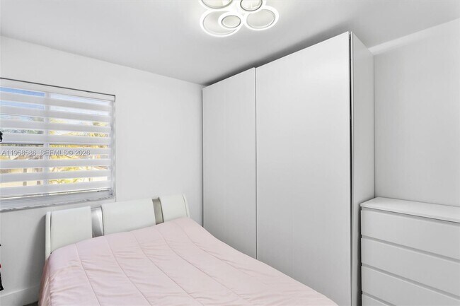 Building Photo - 342 NW 114th Ave