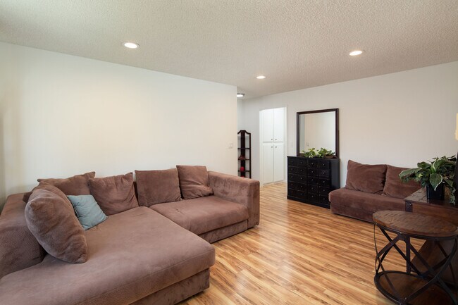 Building Photo - 11905 Avon Way