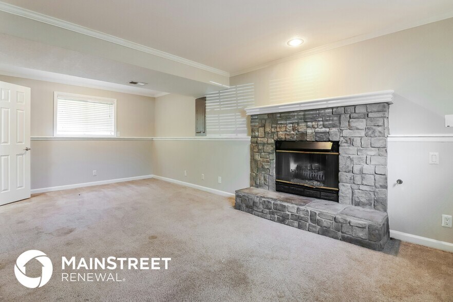 Building Photo - 522 Valle Dr