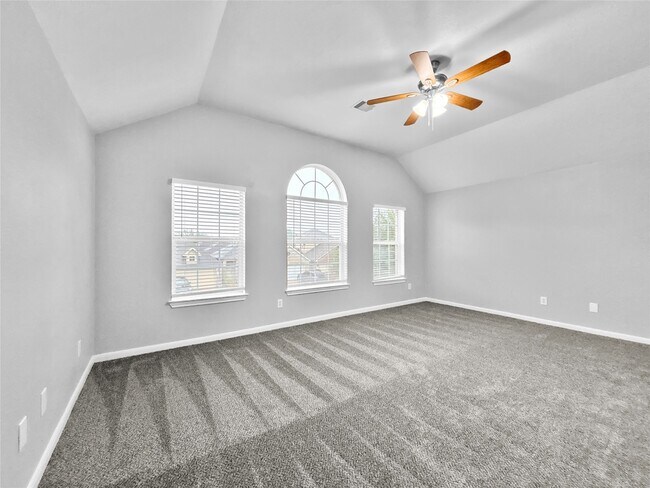 Building Photo - 835 Forest Ivy Ln