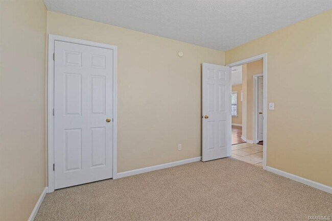 Building Photo - 8990 Stoneridge Pl