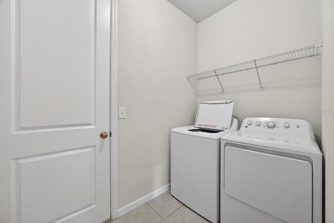 Building Photo - 689 Meadow Pointe Dr