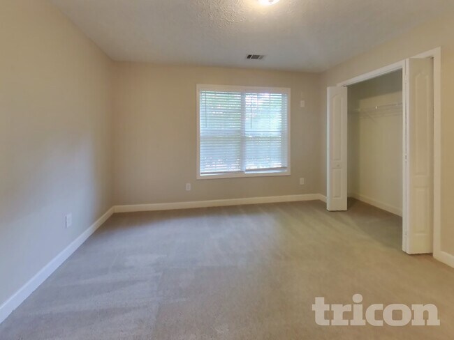 Building Photo - 8870 Mae Ct