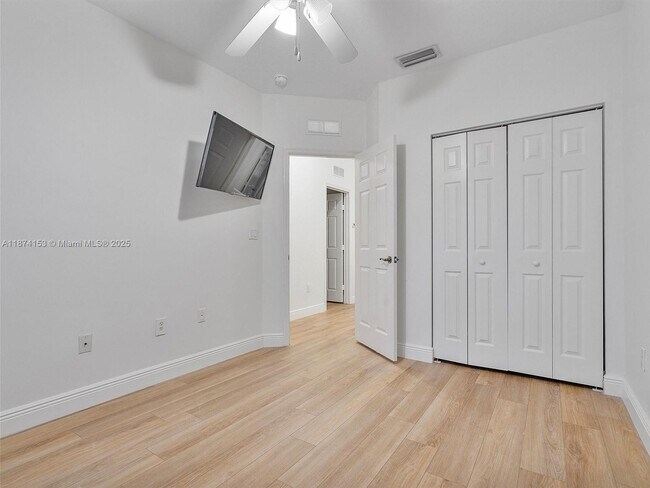 Building Photo - 4964 SW 128th Ave