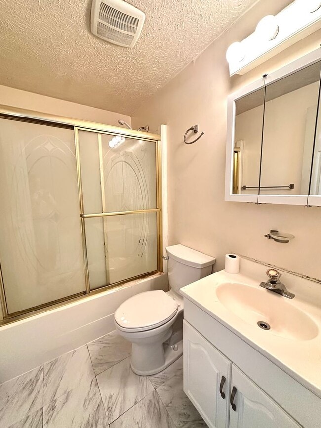 Building Photo - Well-Maintained 2 Bed, 1 Bath Townhome in West Mifflin - Private Balcony, Central AC & Heat - Ava...