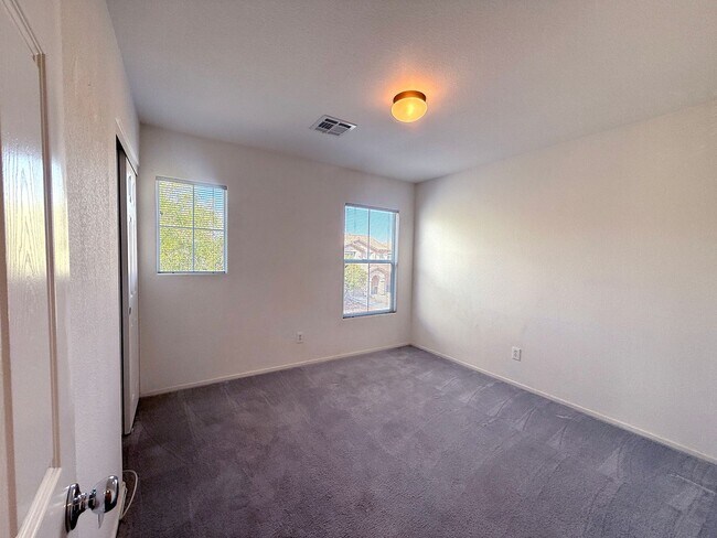 Building Photo - Great 3 bedroom home with open downstairs ...