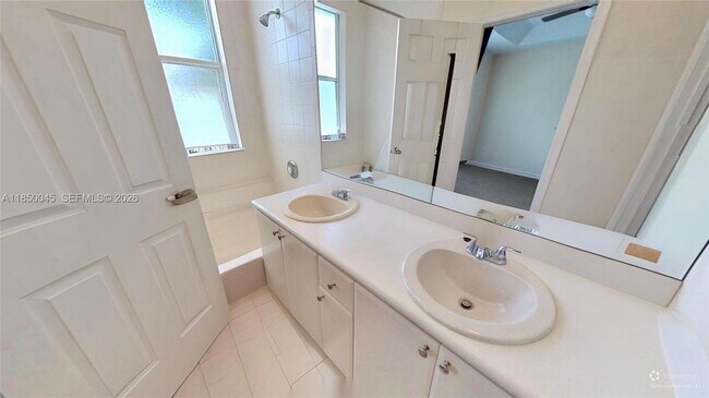 Building Photo - 1420 SE 26th Ave