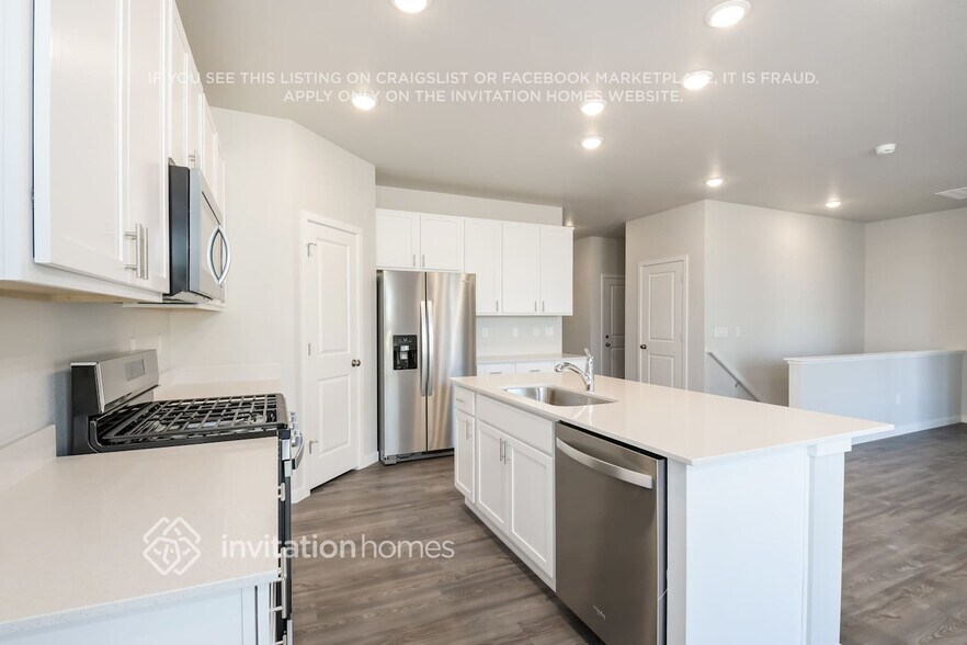 Building Photo - 4419 Shivaree St