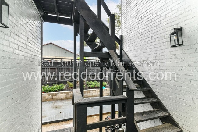Building Photo - 1329 E Market St