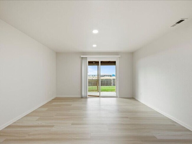 Building Photo - 7912 Quadra Dr