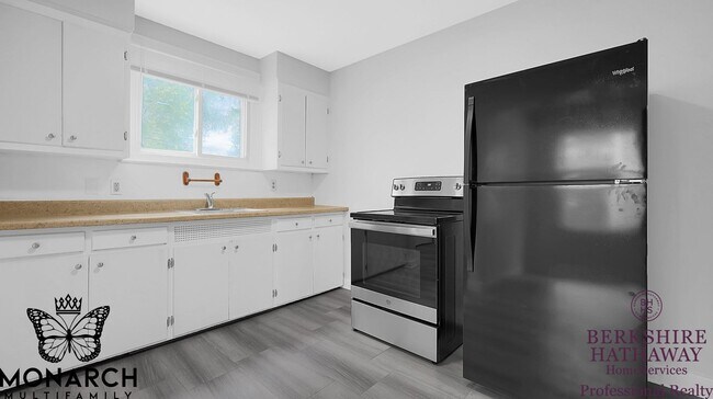 Building Photo - 223-227 S Warren