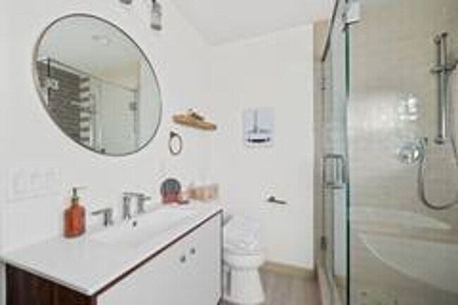 Building Photo - Stunning 4BR/2BA Home in Prime West End Lo...
