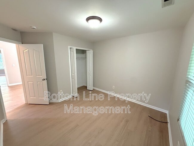 Building Photo - 4918 Muskogee Dr