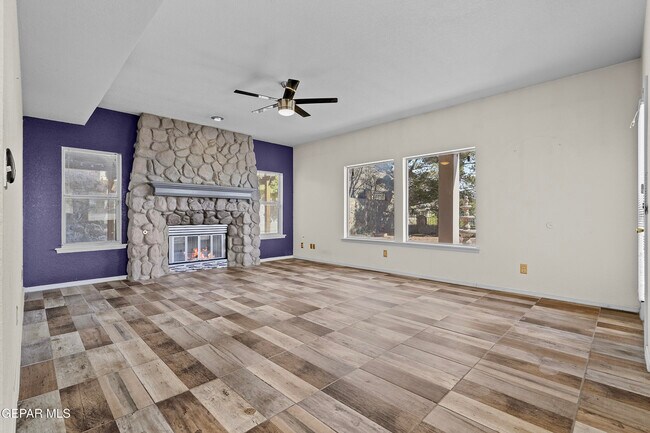 Building Photo - 624 Skydale Dr