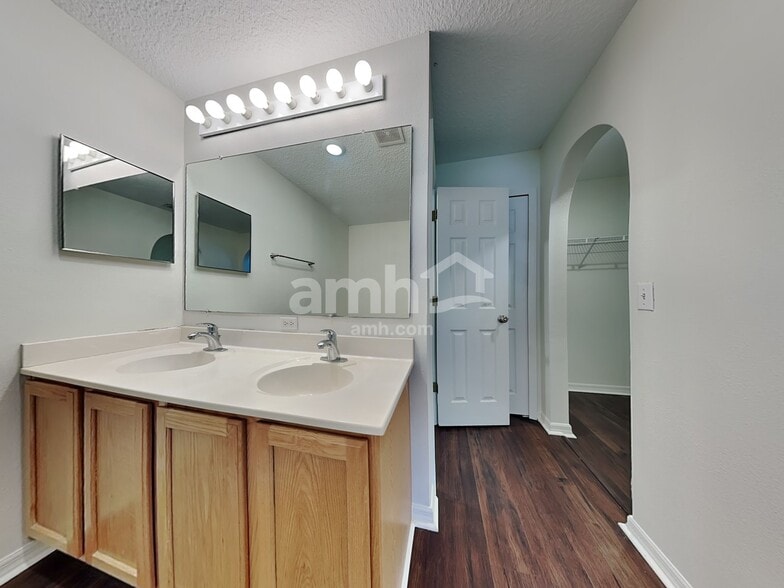 Building Photo - 11997 Mission Creek Ln