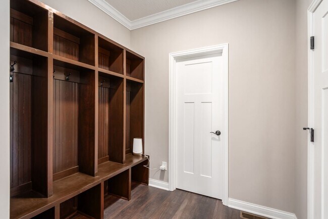 Building Photo - 3387 Logsdon Lp