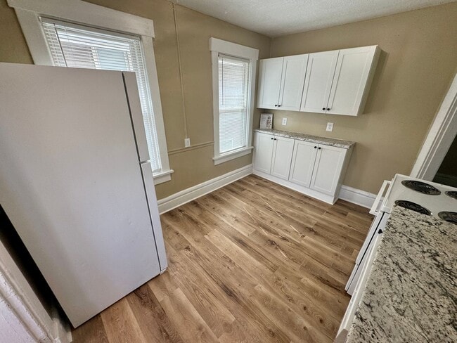 Building Photo - 2542 Glen Echo Dr