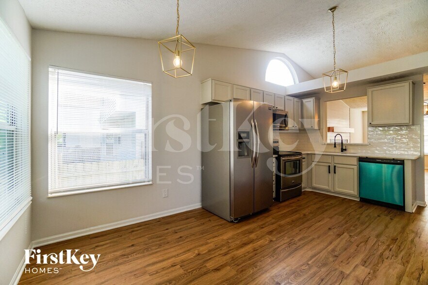 Building Photo - 2333 Hunterstown Dr