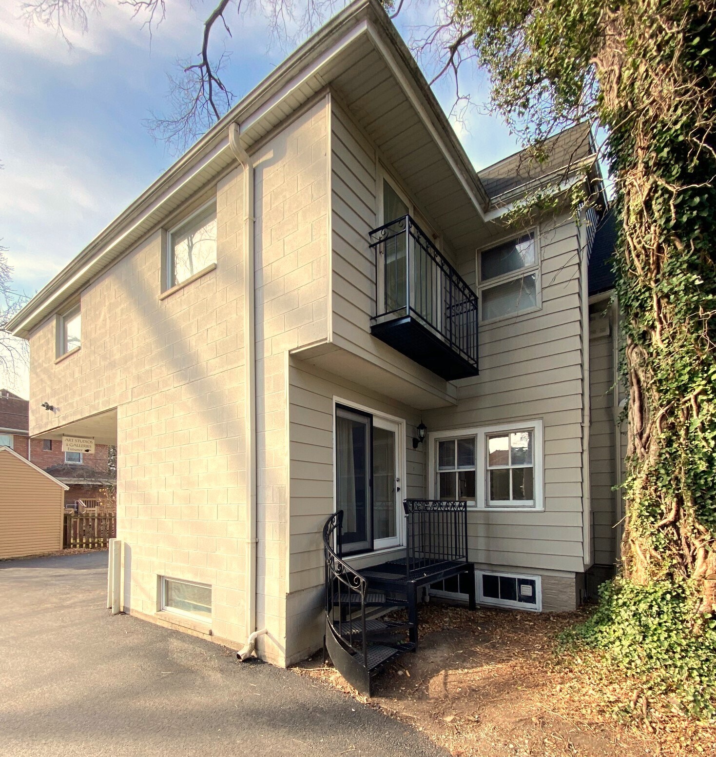 Building Photo - 2644 Green Bay Rd