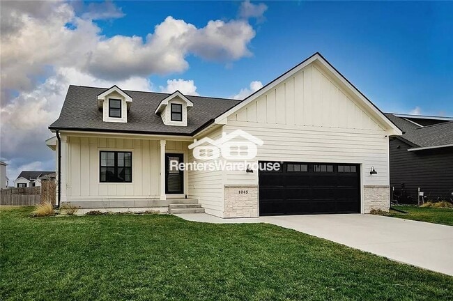 Building Photo - 1045 Cedar St