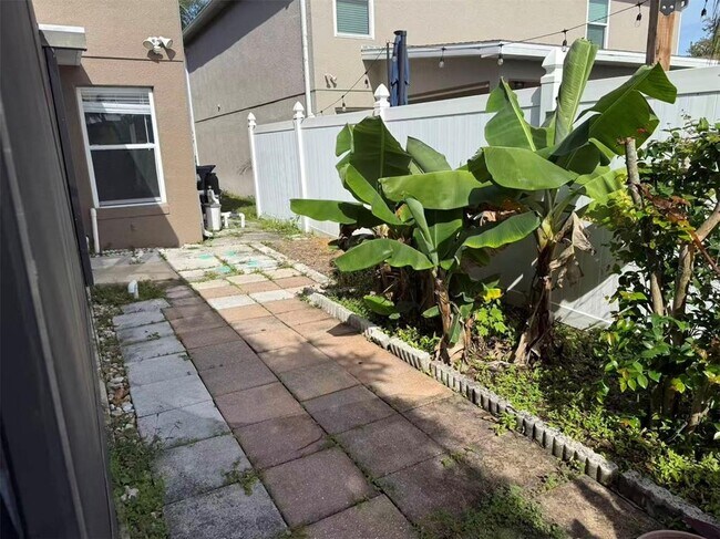 Building Photo - 1231 Seneca Falls Dr