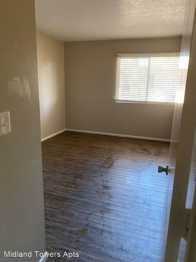 Building Photo - 2800 W Illinois Ave