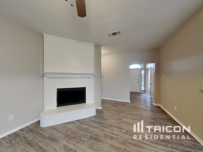 Building Photo - 2834 Coral Dr