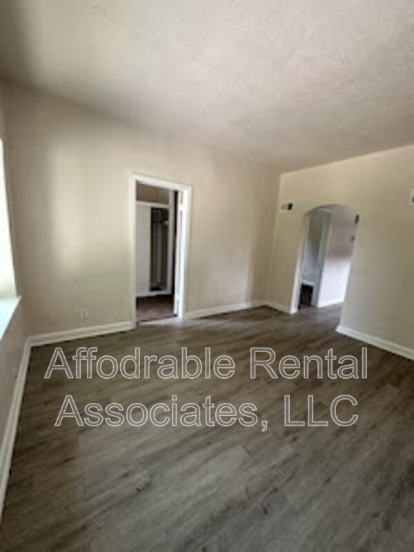 Building Photo - 1911 S 11th St