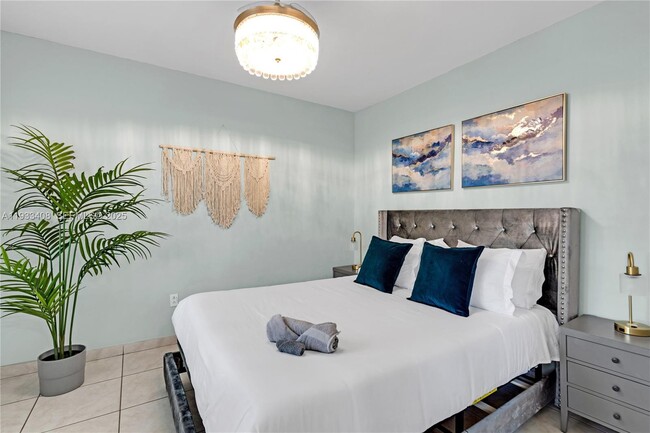 Building Photo - 437 NE 107th St