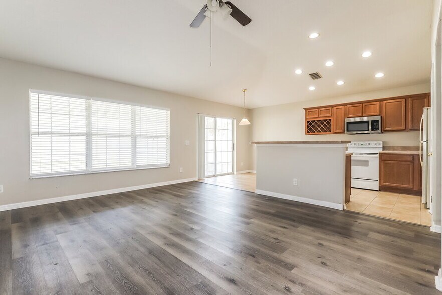 Building Photo - 11160 Golden Silence Dr
