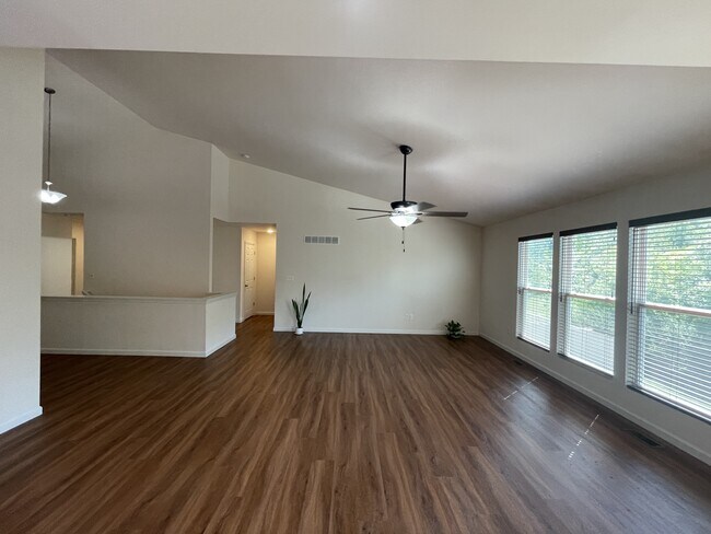 Building Photo - 1132 William Penn Dr