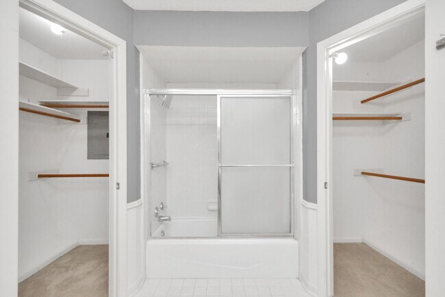 Building Photo - 4743 Sabrina Dr