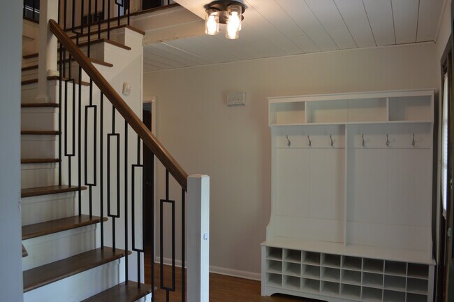 Building Photo - 2713 Shropshire Blvd