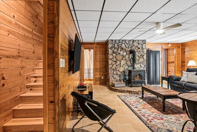 Building Photo - 410 Dogwood Ln