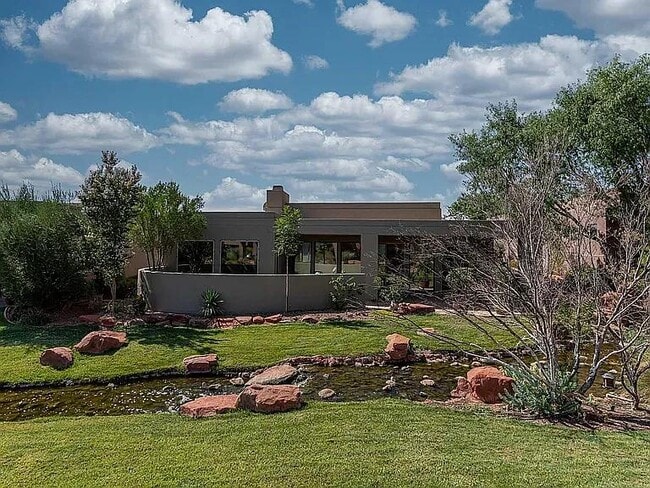 Building Photo - 2255 Tuweap Dr