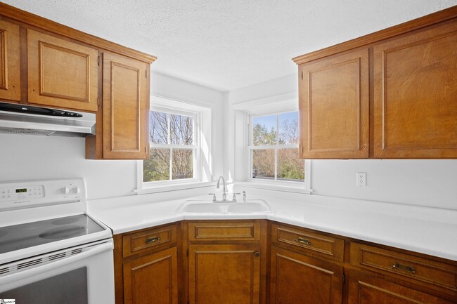 Building Photo - 830 Tigerville Rd