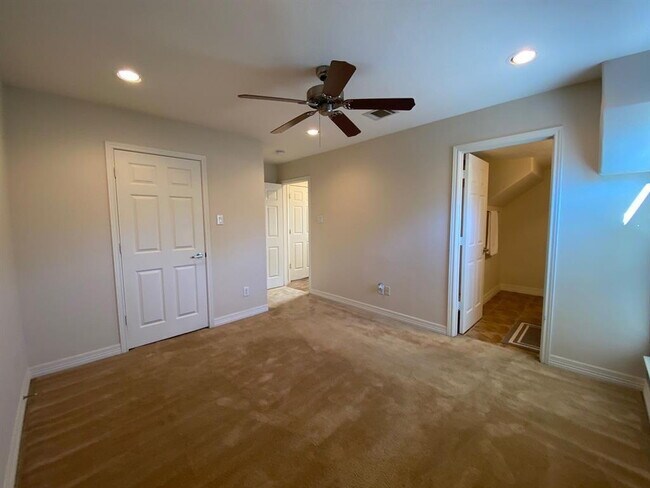 Building Photo - Beautifully maintained 3-bedroom, 3.5-bath townhome