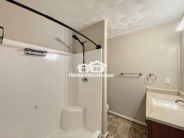 Building Photo - 1013 Cascade Blvd