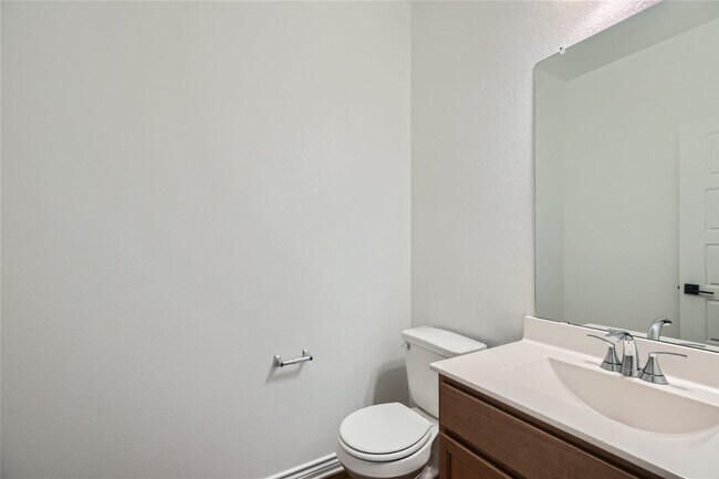 Building Photo - 4 bedrooms, loft, office, open floor plan ...