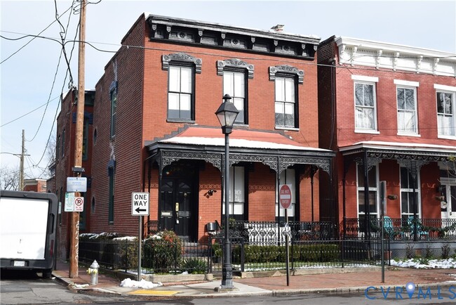 Building Photo - 422 W Clay St