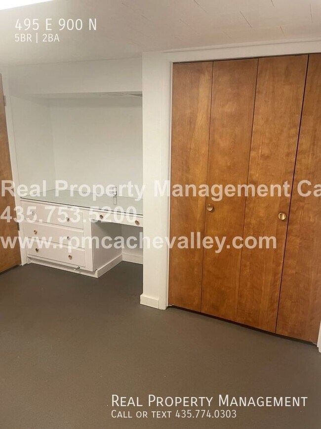Building Photo - 495 E 900 N