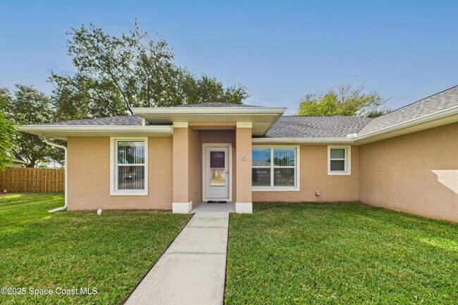 Building Photo - 1936 Gloria Cir