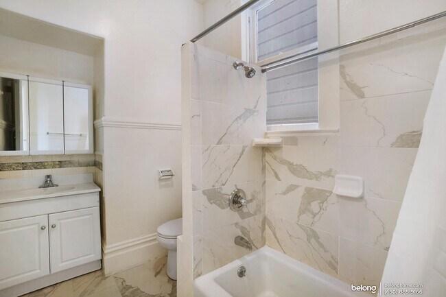 Building Photo - 1618 Grove St