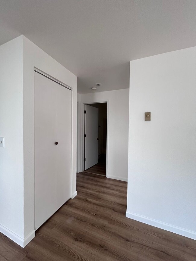 Building Photo - 2 Bed 1 Bath in heart of Bellingham Receive a $250 Amazon gift card upon move in!!