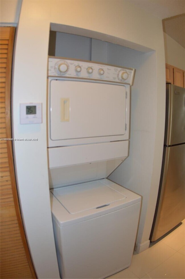 Building Photo - 10630 SW 157th Ct