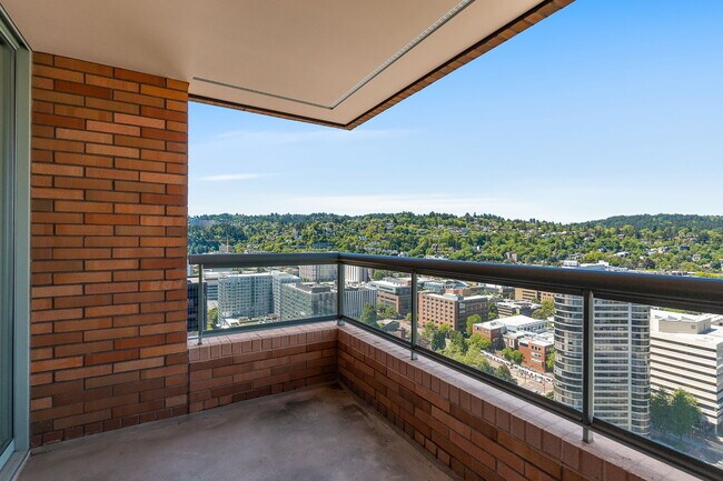 Building Photo - 1414 SW 3rd Ave